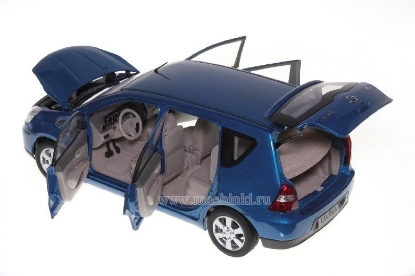 Изображение PAUDI 1/18 NISSAN Livina Geniss 2006