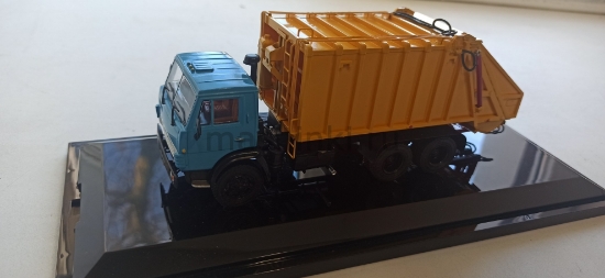 Изображение SCALE 1/43 КО-427 мусоровоз (К-53213) синий/желтый