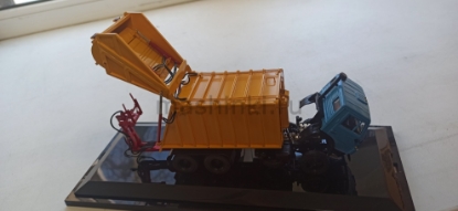 Изображение SCALE 1/43 КО-427 мусоровоз (К-53213) синий/желтый