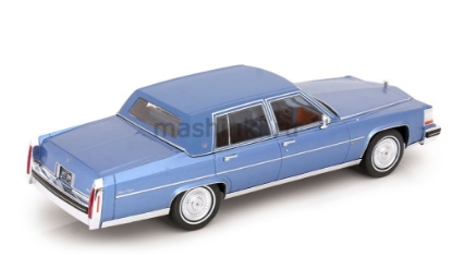 Изображение MODELCAR 1/18 CADILLAC Fleetwood Brougham 1982 light blue metallic