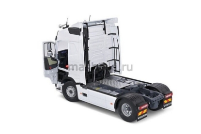 Изображение SOLIDO 1/24 VOLVO Trucks FH Globetrotter XL 2021 металл. white/белый
