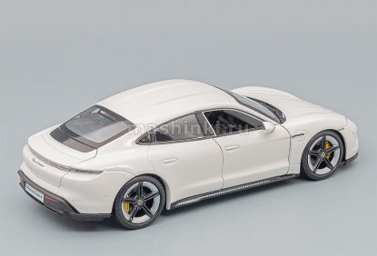 Изображение BBURAGO 1/24 PORSCHE Taycan Turbo S white/белый