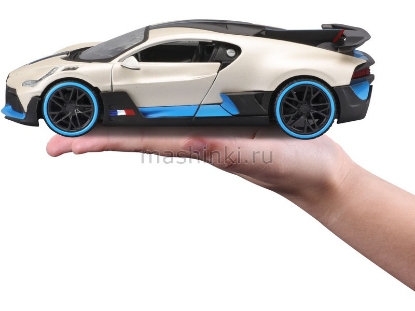 Изображение MAISTO 1/24 BUGATTI Divo white/белый