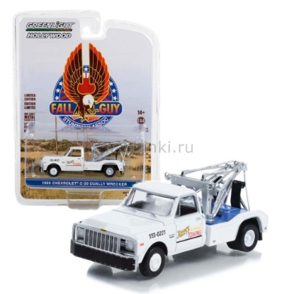 Изображение GREENLIGHT 1/64 CHEVROLET C-30 эвакуатор Jerry’s Towing 1969