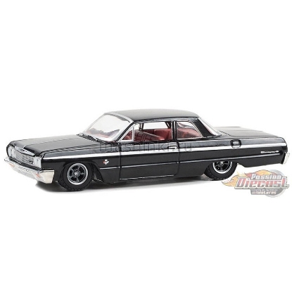 Изображение GREENLIGHT 1/64 CHEVROLET Biscayne 1964 black/red interior