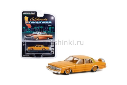 Изображение GREENLIGHT 1/64 CHEVROLET Caprice Classic Continental Kit Custom 1990 kandy orange