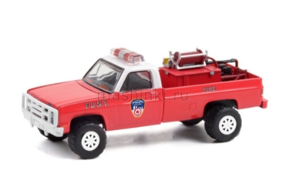 Изображение GREENLIGHT 1/64 CHEVROLET M1008 4x4 FDNY with Fire Equipment, Hose and Tank 1986