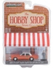 Изображение GREENLIGHT 1/64 CHEVROLET Impala Capitol Cab Taxi с фигуркой мужчины в костюме 1981