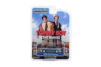 Изображение GREENLIGHT 1/64 FORD Taurus Zalinsky Auto Parts Crash Test Vehicle 1986 (к/ф Увалень Томми)